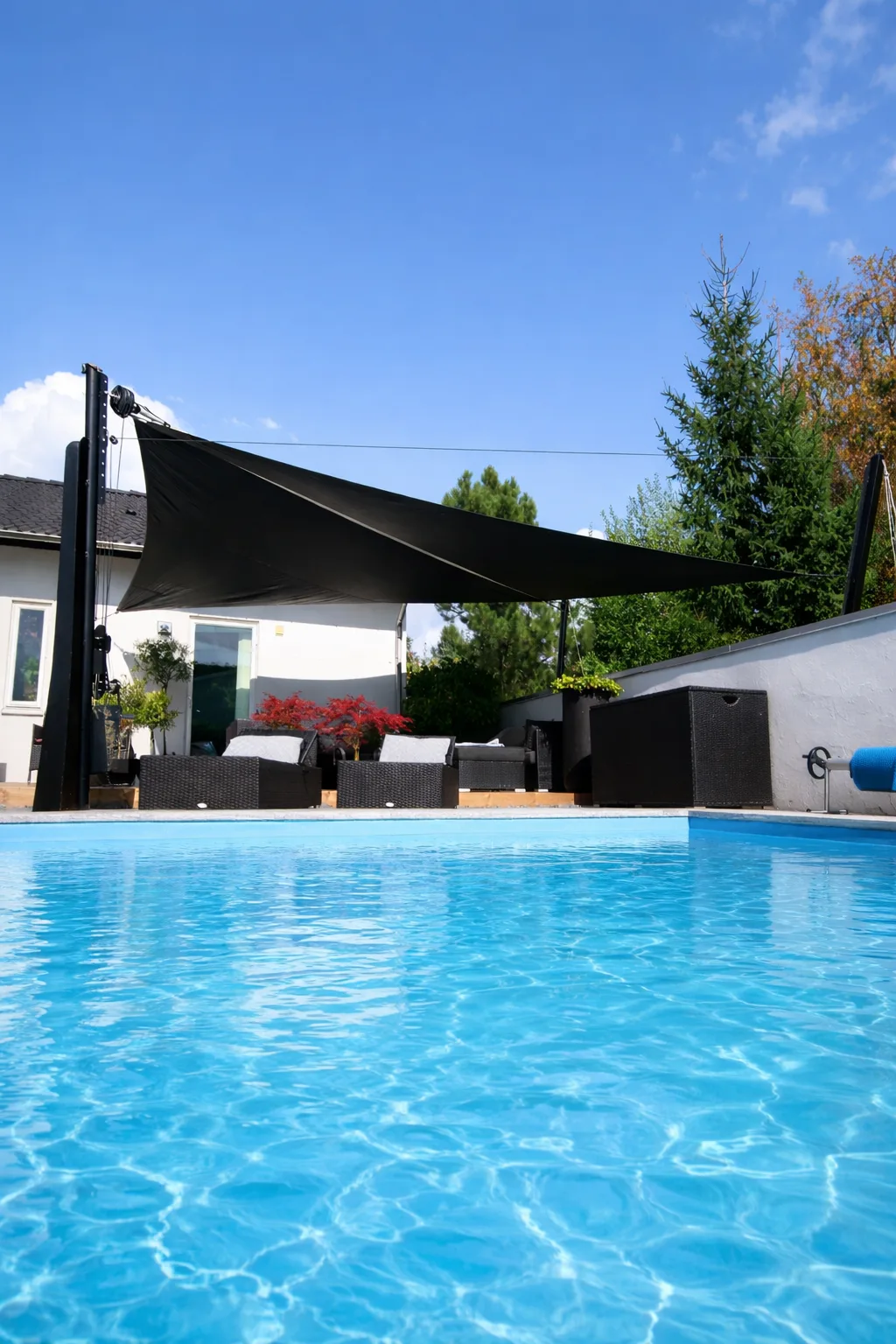 Segelduk Hero Mobile